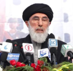 ګلبدین حکمتیار، د «حزب اسلامي» مشر، د مالیزیا پر لور روان شو