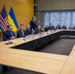 د امریکا د ولسمشر   ټرمپ د «اوکراین سولې طرحه» د اروپا او امریکا تر منځ بې‌ساری کړکېچ راپارولی؛ اروپايي مشران د خپلواک دفاعي بلاک د جوړېدو غوښتنه کوي