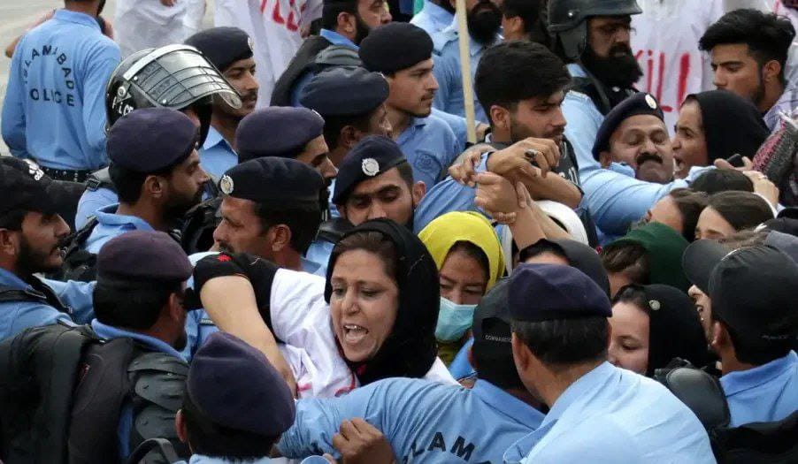 افغان خبریالان په پاکستان کې د فوري اخراج له جدي ګواښ سره مخ دي