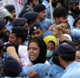 افغان خبریالان په پاکستان کې د فوري اخراج له جدي ګواښ سره مخ دي