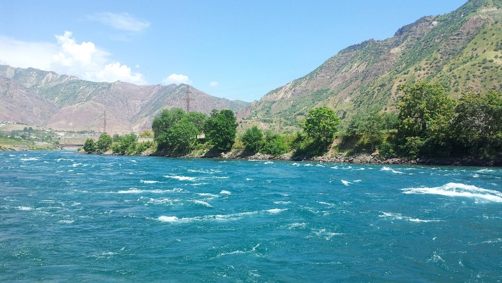 باشندگان دشت‌قلعۀ تخار:   دریای آمو هر سال زمین و خانه‌ها را تخریب می‌کند