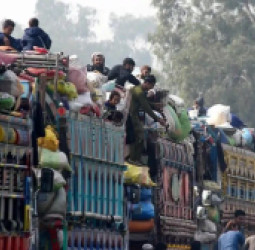 په یوه ورځ کې د ۵۷۰ څخه ډېرو کډوالو کورنیو بېرته افغانستان ته ستنېدنه؛ د فشارونو څپه نوره هم پراخېږي