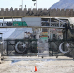 کشمش برسر تضمین ها؛ ادامۀ بسته ماندن مرزها و آسیب دیدن مردم دو کشور