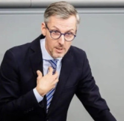 برلین آلمان: د افغان پناه جویانو انتقال کې ځنډ د آلمان په نړیوال اعتبار باندې منفي اغېزه کوي