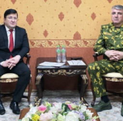 د تاجیکستان امنیتي چارواکو د افغانستان له پولې سره د امنیت د پیاوړتیا لپاره ناسته وکړه