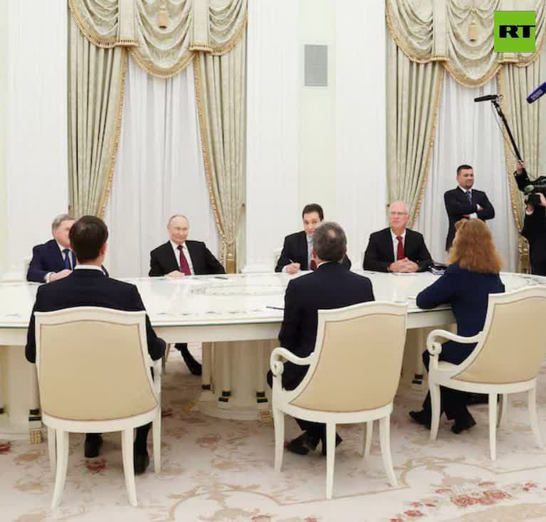 د کرملین په ماڼۍ کې د پوتین او امریکايي استازي پنځه ساعته خبرې