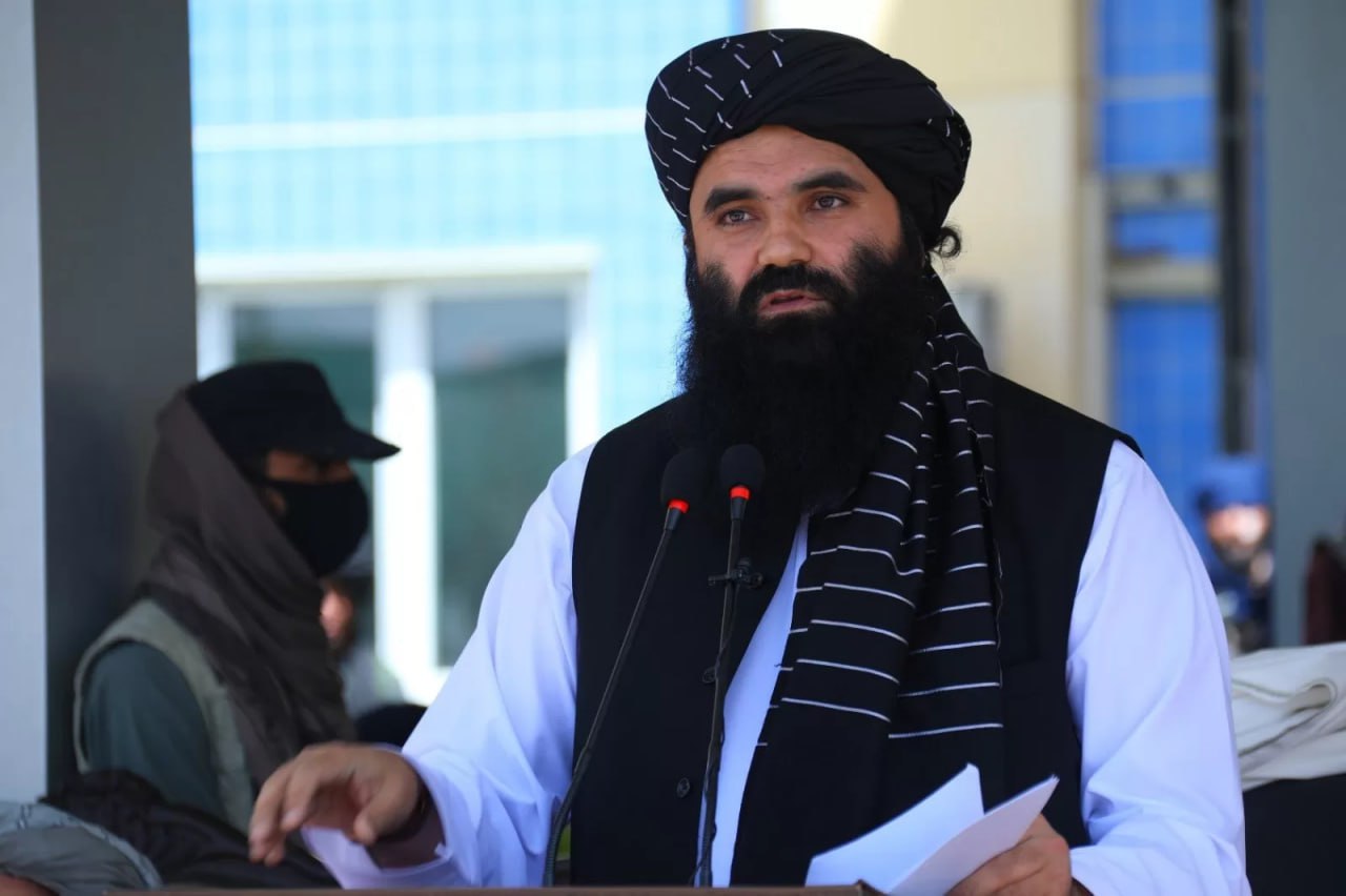 د طالبانو د کورنیو چارو وزیر سراج‌الدین حقاني: د وېرې او زور پر بنسټ واکمني ریښتینی حکومت نه دی