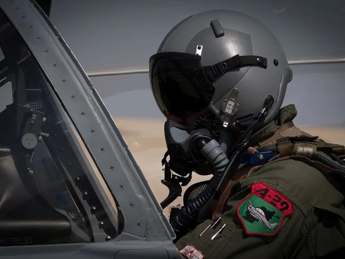 د ګارډین راپور: افغان پیلوټان په امریکا کې د نیول کېدو او شړل کېدو له جدي ګواښ سره مخ دي