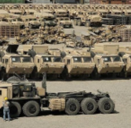 ټرمپ: د افغانستان په خاوره کې د امریکا د وسلو پرېښودل «یو بې‌ساری احمقانه خطا» وه