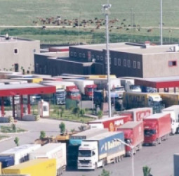 د افغانستان او ایران ترمنځ سوداګري د دوغارون له لارې له درې میلیاردو ډالرو واوښته