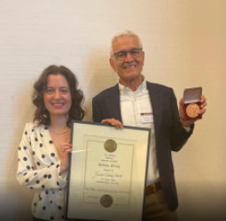 یو افغان ډاکټر په ناروې کې د سترګو درملنې تر ټولو لوړه مډال وګاټه