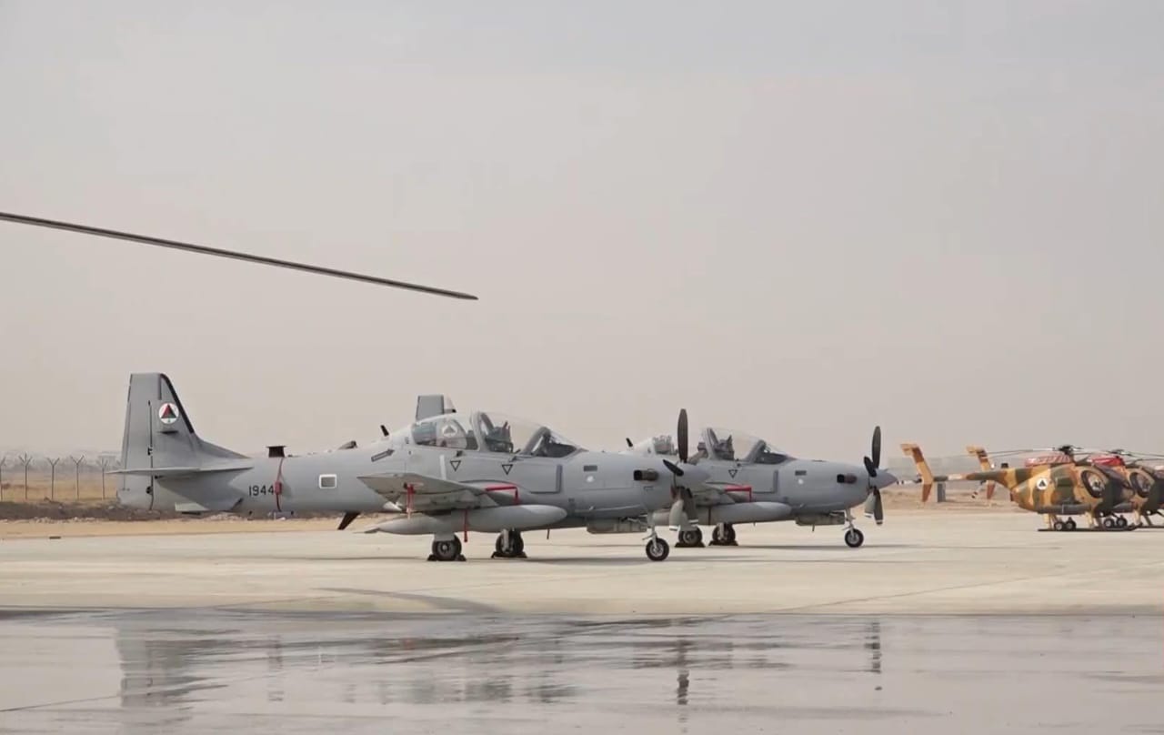 کابل – د افغانستان  دفاع وزارت: له څلورو کلونو راهیسې له اتیا ډېرې الوتکې او چورلکې ترمیم شوې دي