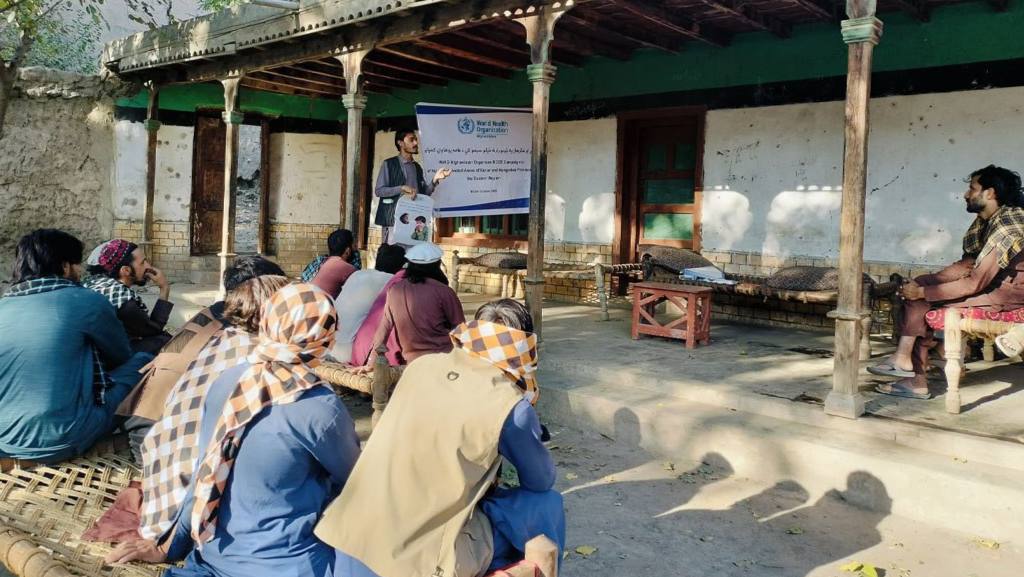 د روغتیا نړیوال سازمان له لوري د کنړ او ننګرهار زلزلهځپلو ته د حیاتي معلوماتو وړاندې کول