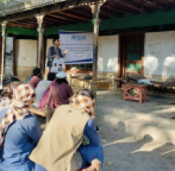 د روغتیا نړیوال سازمان له لوري د کنړ او ننګرهار زلزله‌ځپلو ته د حیاتي معلوماتو وړاندې کول