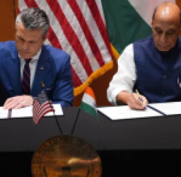 واشنګټن – نوی ډیلي :  امريکا او هند د لس کلن ستر دفاعي تړون لاسليک کړ