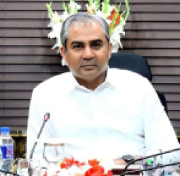 د پاکستان د کورنیو چارو وزیر د طالبانو له لوړپوړي امنیتي چارواکي سره په تهران کې ولیدل — د تاوتریخوالي پر ځای د خبرو او تفاهم پیغام