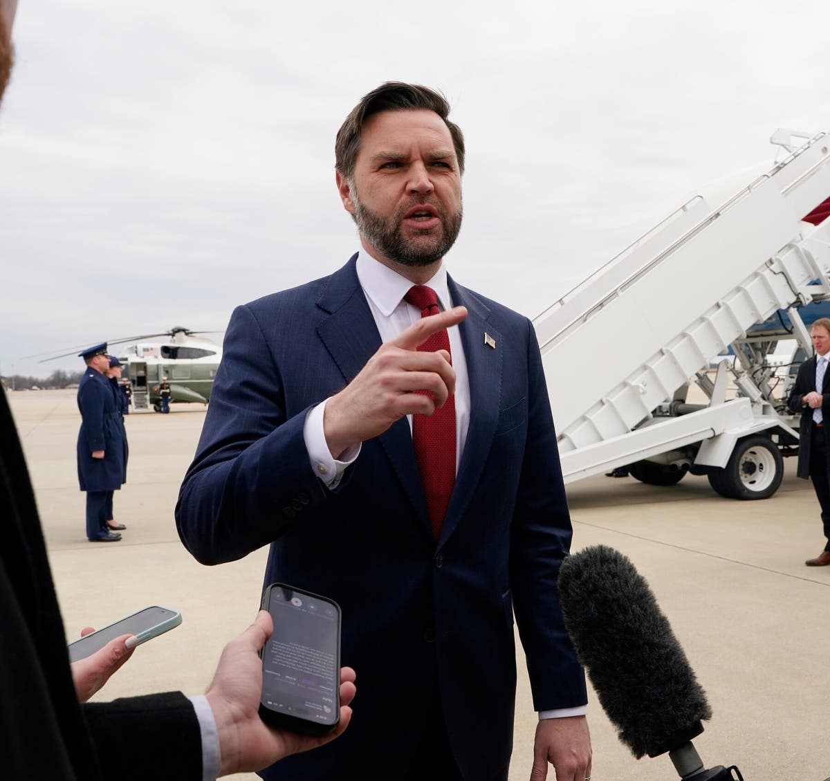 تاریخي شېبې ته نږدې کېدل: د امریکا او ایران ترمنځ د لوړې کچې ناستې لپاره مهم سفر