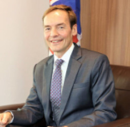 د سولې یوازینۍ لاره: بریتانیا د افغانستان او پاکستان د خبرو ملاتړ کوي