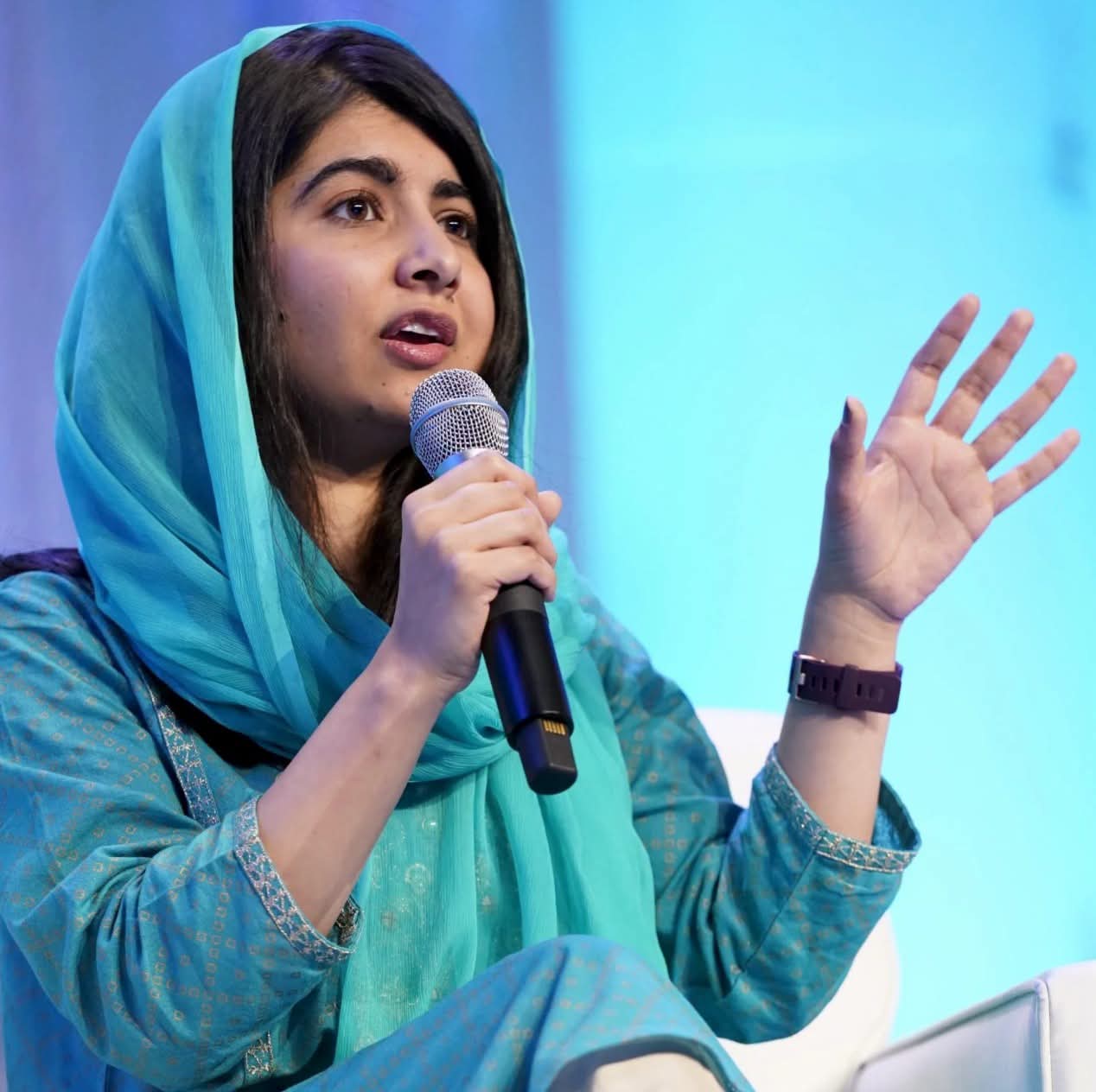 ملاله یوسفزۍ :  د افغان ښځو او ماشومانو د حقونو د بنسټ د شپږو کارکوونکو د خوشې کېدو غوښتنه وکړه