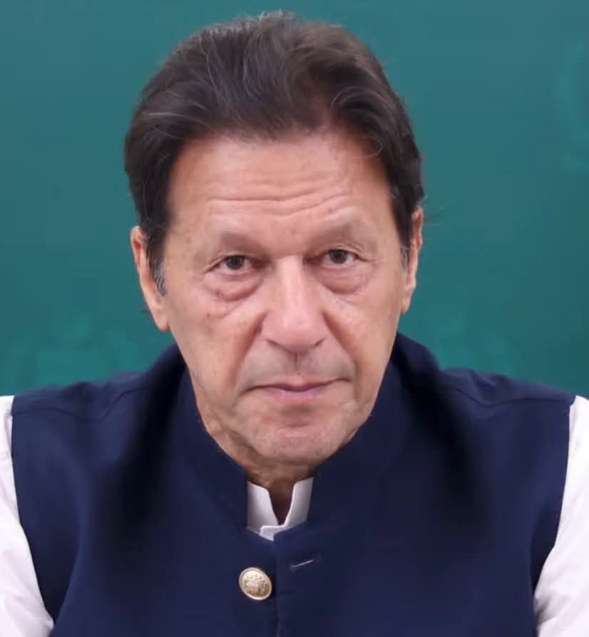 پاکستان حکومت د عمران خان روغتون ته د لېږدولو د پرېکړې بیاکتنه غواړي
