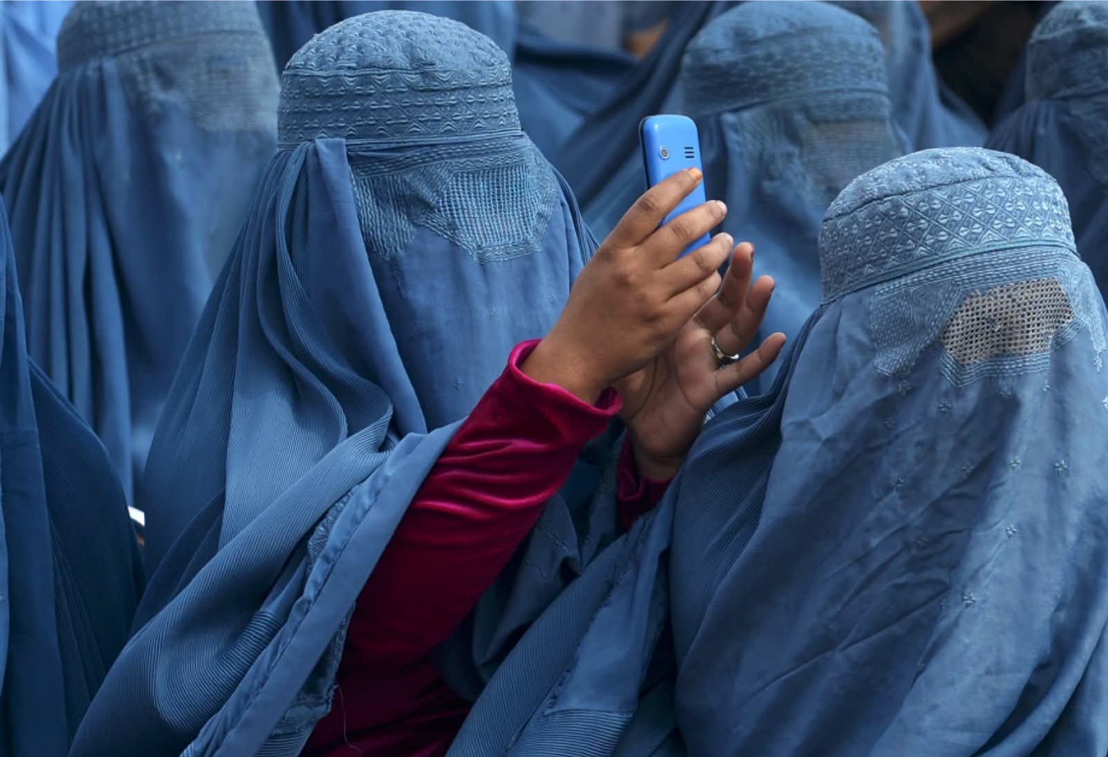 د مخابراتو وزارت ویاند: افغانستان کې د انټرنېټ کاروونکو شمېر ۱۷ میلیونو ته رسېدلی