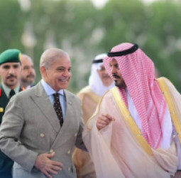 شهباز شریف سعودي عربستان ته رسېدلی؛ له محمد بن سلمان سره به پر دوه‌اړخیزو اړیکو او سیمه‌ییزو مسایلو خبرې وکړي