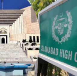 پاکستاني قاضي: پاکستان له افغانستان سره د جګړې په حالت کې دی
