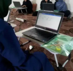 کابل نجونې: د محدودیتونو سربېره د خپل راتلونکي لپاره مبارزه کوو