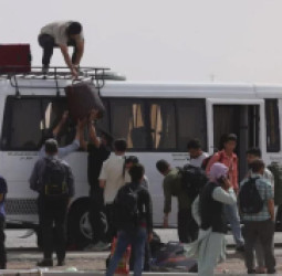 کابل : له جلاوطنۍ تر نامعلوم راتلونکي — په یوه ورځ د زرګونو افغانانو جبري ستنېدنه او د بشري بحران سیوری