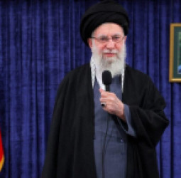 تهران — د ایران په لسګونو ښارونو کې د ۲۲م سلواغې د انقلاب د بریا کلیزه د پراخو ولسي لاریونونو په ترڅ کې  ونمانځل شوه