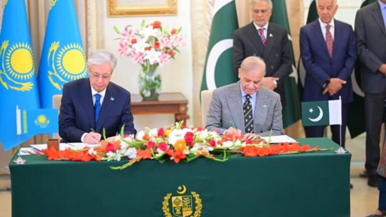 اسلام‌اباد – پاکستان او قزاقستان د افغانستان له لارې د سوداګریز دهلېز پر جوړولو هوکړه وکړه