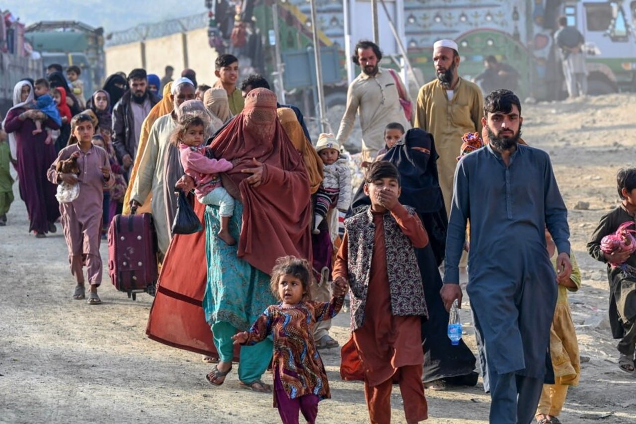 پاکستان له ۱۲۰۰ زیات افغان کډوال په یوه ورځ کې په زوره ایستلي دي