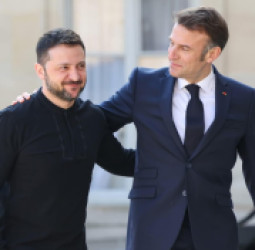 پاریس ـــ  مکرون د اوکراین لپاره د امنیتي اعلامیې تصویب «مهم ګام» وباله