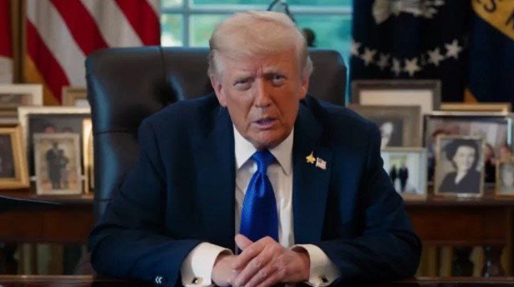 واشنګټن – د متحده ایالاتو ولسمشر ډونالډ  ټرمپ: د امریکایي وسلو سره د طالبانو پوځي پرېډ یو شرموونکی ننداره ده