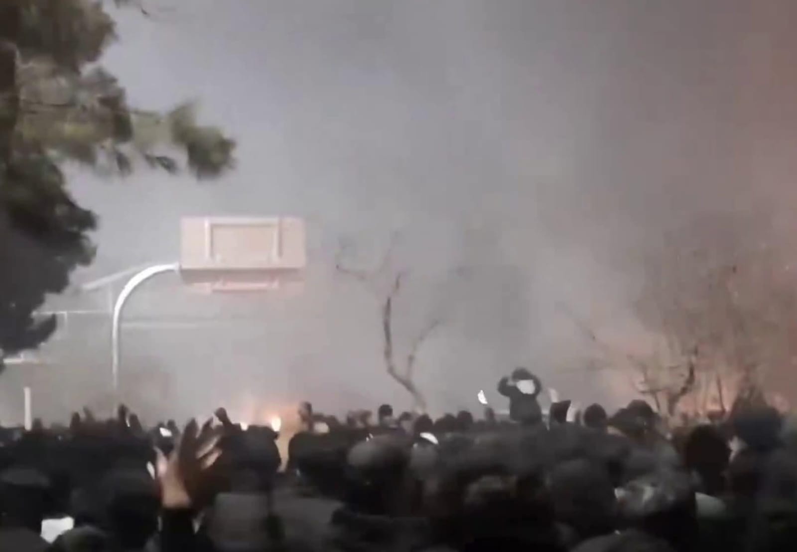 تهران – بشري حقونه په خطر کې: په ایران کې د اعتراضونو پر مهال تر شپږ زرو ډېر کسان وژل شوي