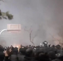 تهران – بشري حقونه په خطر کې: په ایران کې د اعتراضونو پر مهال تر شپږ زرو ډېر کسان وژل شوي