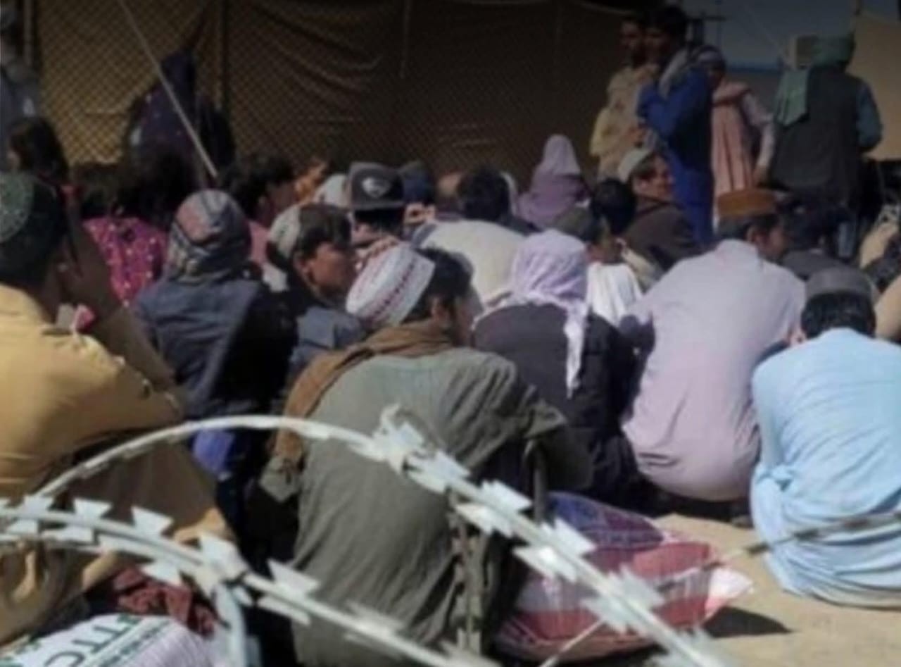 له پاکستاني زندانونو د ۹۲ افغان کډوالو خوشې کېدل