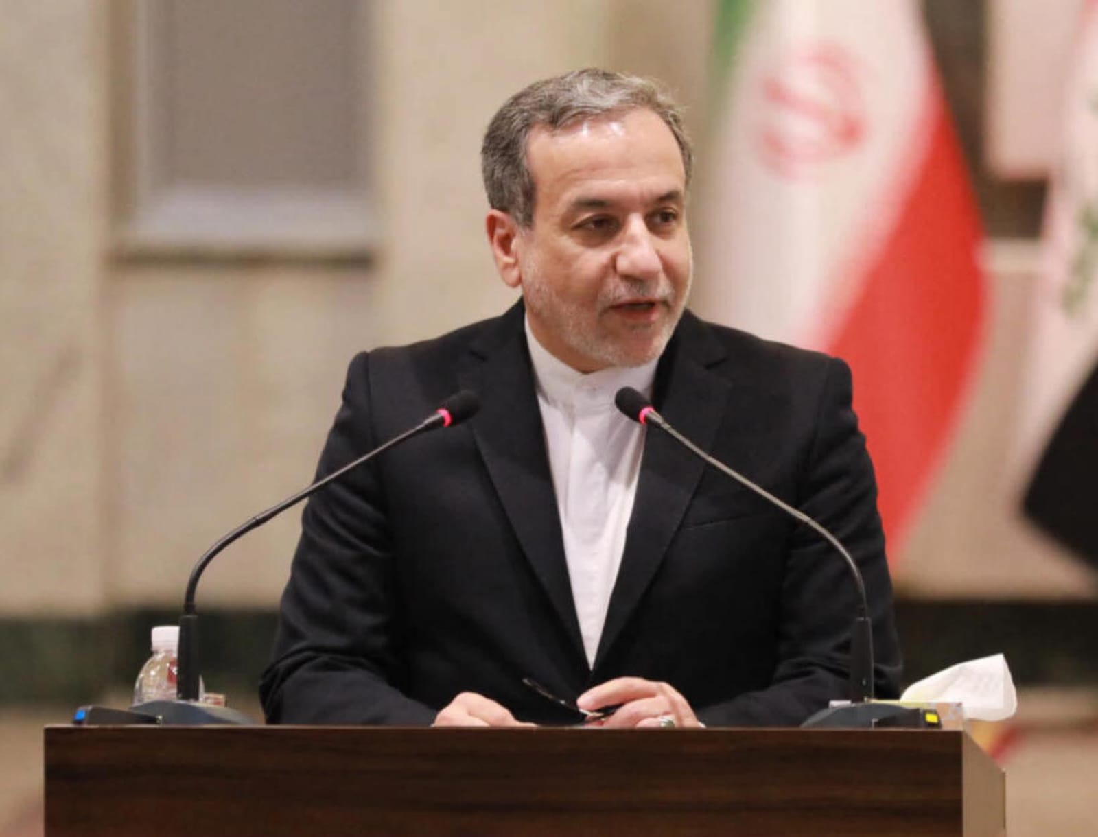 تهران–واشنګټن تاوتریخوالی اوج ته رسېږي؛ عراقچي د «چټک او پرېکنده» غبرګون خبرداری ورکوي، ټرمپ د سخت برید ګواښ تکراروي