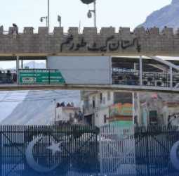 پېښور د سرحدونو تړل کېدو دروند تاوان؛ د افغانستان–پاکستان د لارو بندښت خیبرپښتونخوا ته نږدې ۴ میلیارد روپۍ زیان اړولی