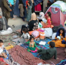 کابل –په افغانستان کې بشري کړکېچ لا پسې ژورېږي؛ په ۲۰۲۶ کال کې نږدې ۲۲ میلیونه کسان بېړنیو مرستو ته اړتیا لري