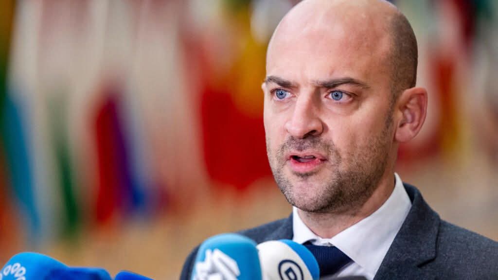 د فرانسې توندې نیوکې پر ایران؛ د معترضینو ځپل د معاصر تاریخ بې‌ساری اقدام بلل شوی