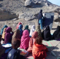 کابل – په افغانستان کې د ښځینه ښوونکو حذف او د ښوونې ژورېدونکی بحران