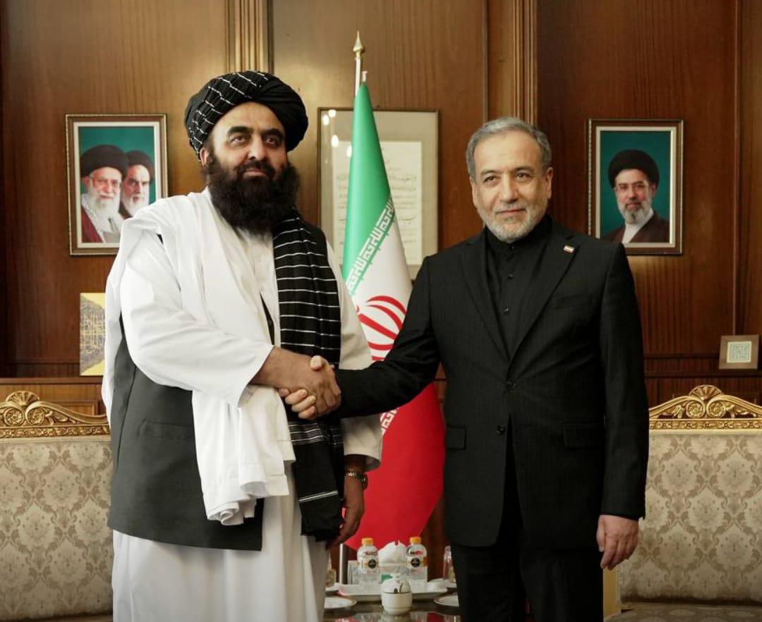 په تهران کې د متقي او عراقچي لیدنه؛ د افغانستان او ایران پر اړیکو او سیمه‌ییزو تحولاتو خبرې وشوې