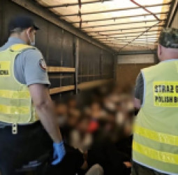 پولنډ ۵۴ ناقانونه کډوال ونیول؛ ۱۵ افغانان هم پکې شامل دي