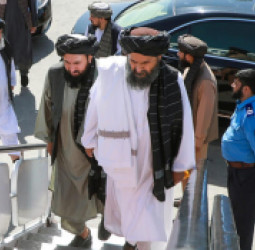 د افغانستان لوړپوړی پلاوی ایران ته روان شو؛ د علي خامنه‌ یي د جنازې په مراسمو کې د ګډون لپاره رسمي سفر