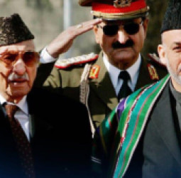 حامد کرزي د افغانستان د وروستي پاچا ظاهر شاه د مړینې ۱۹مه کلیزه یاده کړه