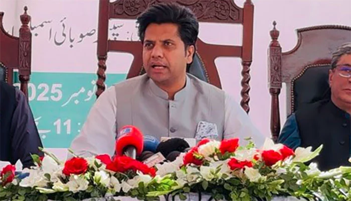 د خیبر پښتونخوا د اطلاعاتو وزیر : له افغانستان سره د لارو تړل د پاکستان دوه‌ګونی سیاست څرګندوي