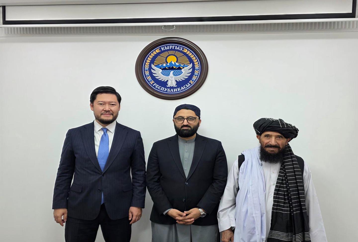 طالبانو د بهرنیو چارو وزارت: افغانستان او قرغیزستان د سیاسي او اقتصادي اړیکو پر پراختیا ټینګار وکړ