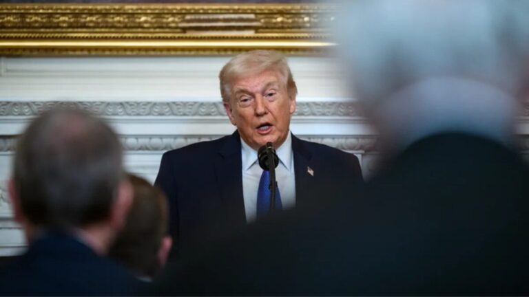 واشنګټن –  د امريکا ولسمشر ډونالډ ترمپ: د ايران د راتلونکي مشر په ټاکنه کې بايد امريکا هم ونډه ولري