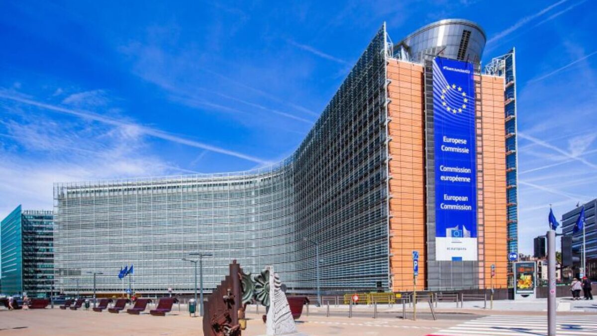 اروپا کې د طالبانو د مخالفانو غونډه؛ د اروپا پارلمان او د بلجيم سنا د سياسي او پوځي څېرو کوربه کېږي